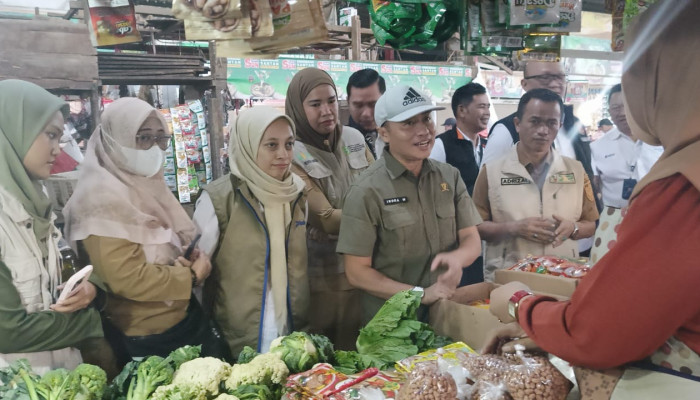 Pantau Harga Minyakita di Pasar Tradisional Pekanbaru, Bapanas Temukan Harga Minyakita Dijual Rp20.000 per liter