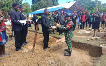 Hangatnya Kebersamaan di Perbatasan dalam Peletakan Batu Pertama Perayaan Kenaikan Isa Almasih