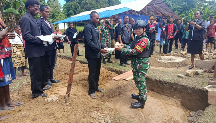 Hangatnya Kebersamaan di Perbatasan dalam Peletakan Batu Pertama Perayaan Kenaikan Isa Almasih