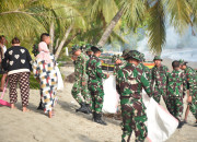 Peduli Lingkungan, Satgas Pamtas RI–Malaysia Yonarmed 19/Bogani Bersama Warga Bersihkan Pantai Babo
