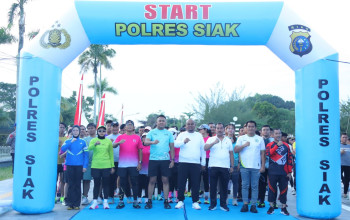 Ajak Masyarakat Hidup Sehat, Wabup Syamsurizal Lepas Lomba Maraton Road to Riau Bhayangkara Run 2026