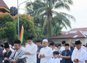 Laksanakan Salat Idul Adha di Lapangan Perumahan Sidomulyo, Wako Pekanbaru Ajak Warga Tingkatkan Kebersamaan dan Saling Menjaga