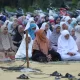 Bupati Afni Laksanakan Salat Idul Adha di Kampung Mandiangin Bersama Ribuan Masyarakat