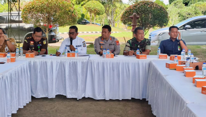 Pimpin Rapat Terkait Gejolak Harga TBS Sawit, Bupati Zukri Tegaskan PKS Jangan Rugikan Petani