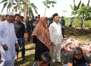 Disambut Antusias Masyarakat, Bupati Siak Serahkan Sapi Kurban Presiden di Maredan Barat