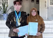 Mahasiwa Asal Siak, Julis Andreas Berhasil Ciptakan Lampu Energi Alternatif dari Air Gambut