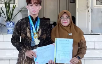 Mahasiwa Asal Siak, Julis Andreas Berhasil Ciptakan Lampu Energi Alternatif dari Air Gambut