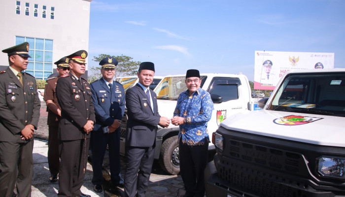 Bantu Jaga Kebersihan Lingkungan, Wali Kota Pekanbaru Serahkan Bantuan Mobil Operasional di 15 Kecamatan