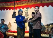 Wako Pekanbaru Apresiasi Pagelaran Wayang Kulit Kridho Laras Budaya