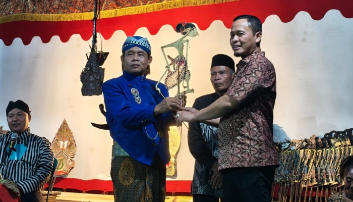 Wako Pekanbaru Apresiasi Pagelaran Wayang Kulit Kridho Laras Budaya