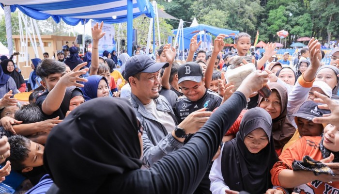 Padati Danau Bandar Kayangan, Ribuan Warga Rumbai Timur Meriahkan Jalan Sehat HUT ke-242 Pekanbaru