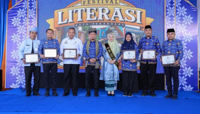 Buka Festival Literasi Kota Pekanbaru 2026, Wako Agung Kukuhkan Forum Komunikasi Pegiat Literasi Pekanbaru