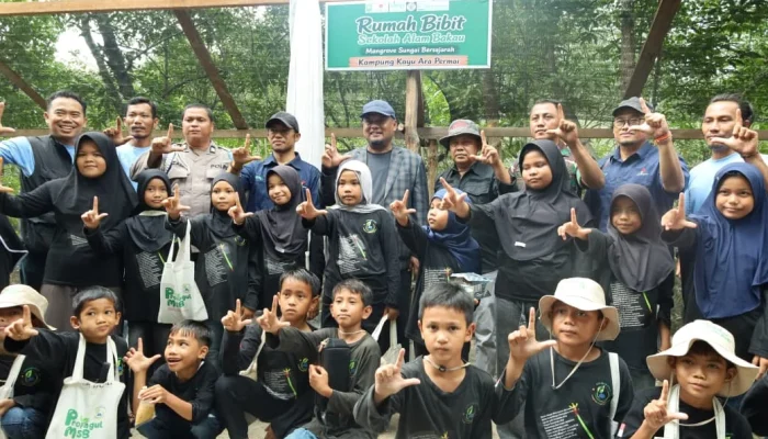 Gelar Sekolah Alam Bakau, Pokmas Laskar Mandiri Berhasil Cetak Generasi Penjaga Pesisir di Siak