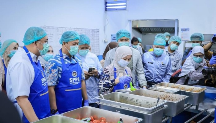 Dampingi Andre Rosiade Tinjau SPPG di Pekanbaru, Wako Agung: Pastikan MBG Tepat Sasaran
