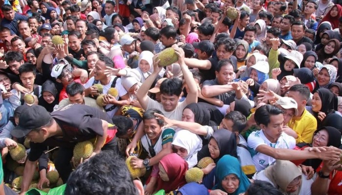 Padati Area CFD Sudirman, Ratusan Ribu Orang Hadiri Festival Talam Durian HUT ke-242 Pekanbaru