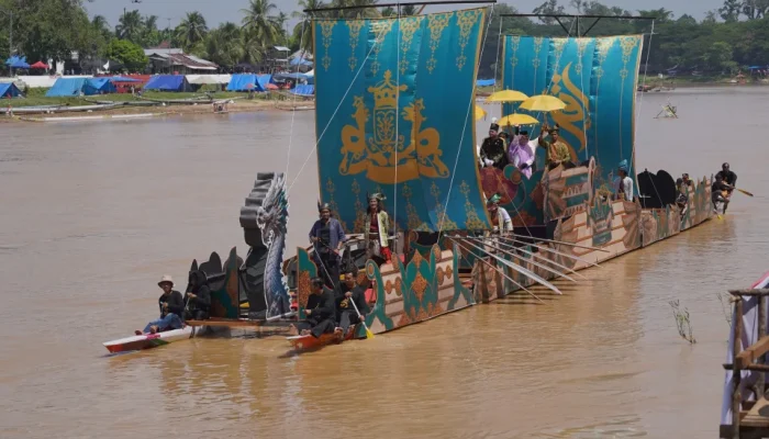Kapal Harimau Buas Meriahkan Pawai Perahu Hias MTQ Riau, Angkat Spirit Al-Qur’an dalam Perjuangan Sultan Siak