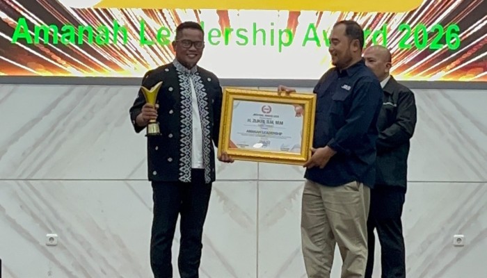 Hadirkan Kebijakan yang Pro Rakyat, Bupati Zukri Raih Penghargaan Leadership Award 2026 dari JMSI Riau