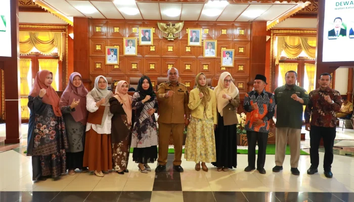 Hadiri Pengukuhan IKA FEB UMRI Siak, Wabup Syamsurizal Ajak Alumni FEB UMRI Manfaatkan Peluang Bisnis untuk Dukung Pembangunan Daerah