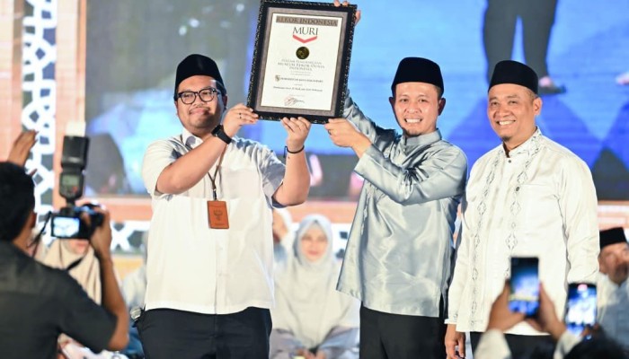 Pemko Pekanbaru Raih Rekor MURI, 9.184 ASN Serentak Baca Surah Al-Mulk di Masjid An Nur
