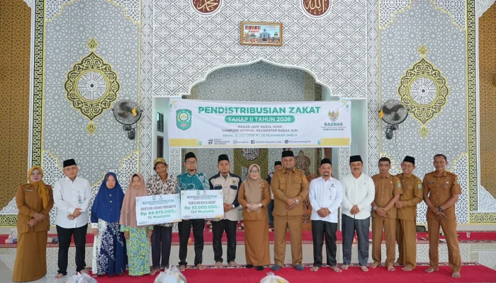 Wabup Syamsurizal Serahkan Zakat Konsumtif Tahap II, Perkuat Pemenuhan Kebutuhan Dasar 173 Mustahik