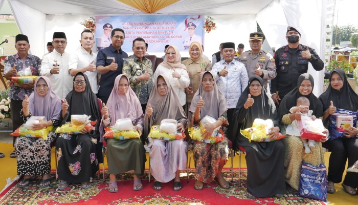 Bupati dan Wabup Rohil Gelar Kunker dan Silaturahmi di Rantau Kopar, Salurkan Bansos Sekaligus Serukan Perang Melawan Narkoba