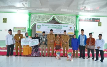 Serahkan Zakat Konsumtif Program Siak Peduli, Wabup Syamsurizal Dorong Mustahik Menjadi Muzaki