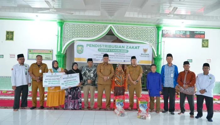 Serahkan Zakat Konsumtif Program Siak Peduli, Wabup Syamsurizal Dorong Mustahik Menjadi Muzaki