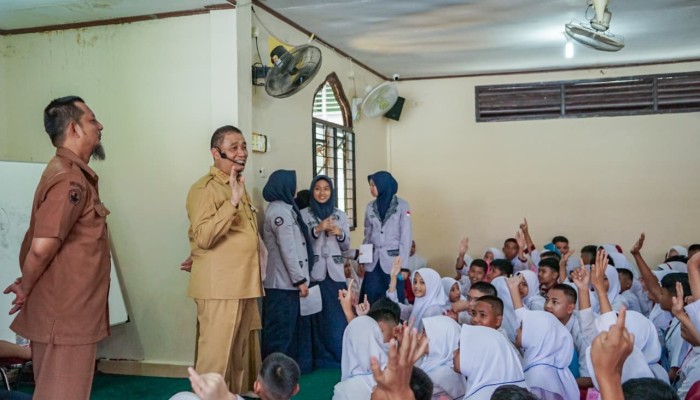 Wawako Pekanbaru Meninjau MPLS di Tiga Sekolah