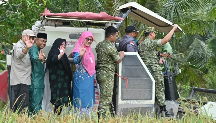 Dukung Program Ketahanan Pangan Nasional, Dandim 0322/Siak Hadiri Panen Raya TNI di Bengkalis
