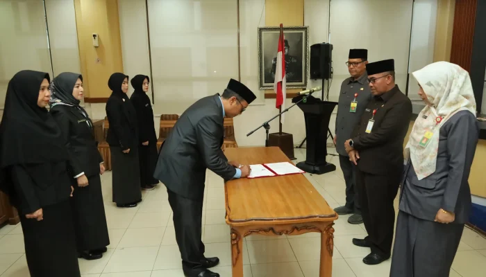 Lantik Lima Pejabat Fungsional di Lingkungan Pemkab Siak, Sekda Mahadar: Tulang Punggung Pelaksanaan Tugas Organisasi