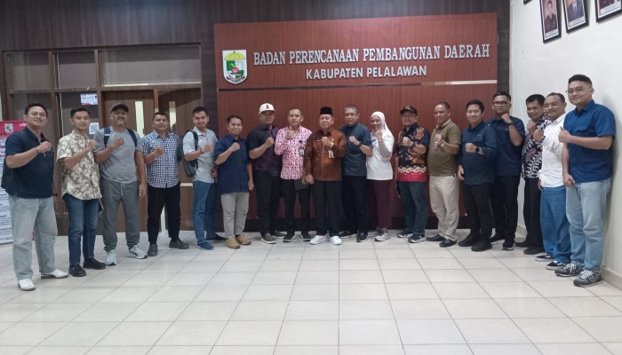 Asisten II Pimpin Rapat Koordinasi Progres Pembangunan Infrastruktur Strategis melalui Dukungan CSR Perusahaan Di Kabupaten Pelalawan