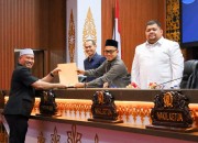 Pemko Pekanbaru Terima Pandangan Fraksi Terkait Ranperda Pertanggungjawaban APBD 2025