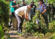 Wawako Pekanbaru Ikuti Gotong Royong dalam Rangka HUT ke-1 Kodam Tuanku Tambusai