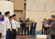 Kukuhkan RT/RW dan Dasawisma se-Kecamatan Bukit Raya, Walikota Minta Jaga Amanah