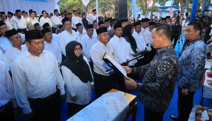 Wako Agung Kukuhkan Ketua RT dan RW Terpilih se-Kecamatan Tenayan Raya
