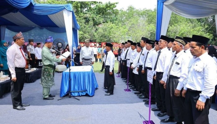 Wali Kota Kukuhkan 36 Ketua RT-RW dan Pengurus Dasa Wisma di Kecamatan Rumbai Barat