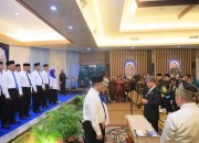 Wali Kota Lantik 63 Ketua RT/RW dan Kukuhkan Dasawisma Kecamatan Pekanbaru Kota