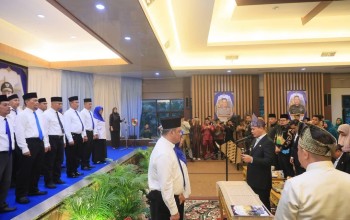 Wali Kota Lantik 63 Ketua RT/RW dan Kukuhkan Dasawisma Kecamatan Pekanbaru Kota