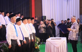 55 RW dan 189 RT di Kulim Dilantik, Camat Minta Layani Masyarakat Sepenuh Hati
