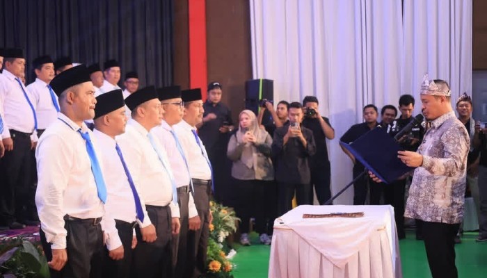 55 RW dan 189 RT di Kulim Dilantik, Camat Minta Layani Masyarakat Sepenuh Hati