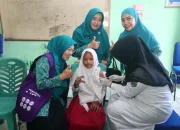 Tinjau Pelaksanaan BIAS di SDN 12 Bungaraya, Ketua TP PKK Siak Ajak Orang Tua Tidak Ragu Imunisasi Anak