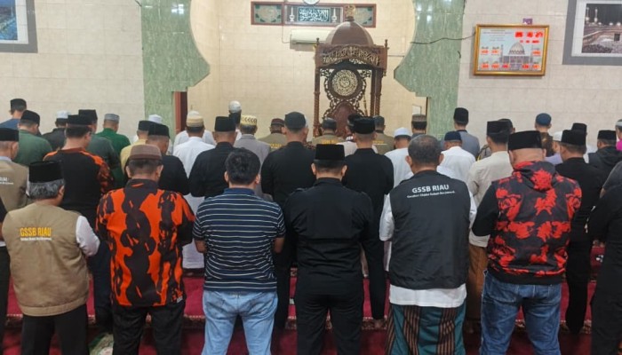 Menjemput Fajar dengan Kebersamaan, Kasdam XIX/Tuanku Tambusai Bersama TNI-Polri Sholat Subuh di Pekanbaru