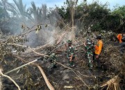 Sinergi Tanpa Henti Melawan Api, Kodam XIX/Tuanku Tambusai Bersama Tim Gabungan Kendalikan Karhutla di Bengkalis