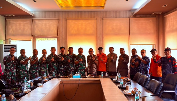 Sekda Pelalawan Terima Kunjungan Tim Penyuluhan Karhutla Mabes TNI AD