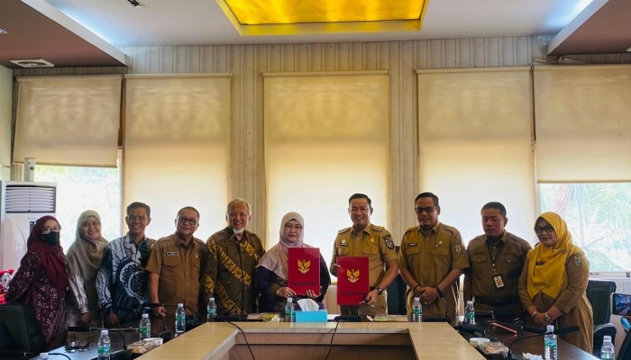 Wakil Bupati Pelalawan Teken MoU dengan Universitas Abdurrab, Perkuat Kerja Sama Pengembangan SDM dan Layanan Kesehatan