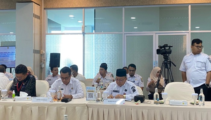 Bupati Zukri Perjuangkan Pemerataan Listrik di Pelalawan