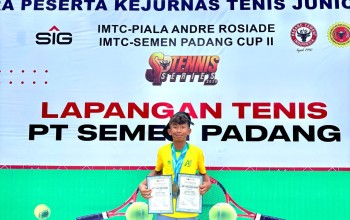 Pelajar SMPN 2 Siak Borong 4 Emas Kejurnas Tenis Junior