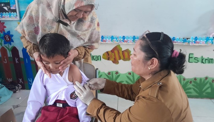 Puskesmas Kerumutan Taja Imunisasi MR Bagi Anak Kelas 1 SD dan Imunisasi HPV Khusus Perempuan kelas 5 SD
