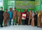 Bantuan untuk Korban Puting Beliung, PLT Camat Kuala Kampar Salurkan Sembako dan Uang Tunai
