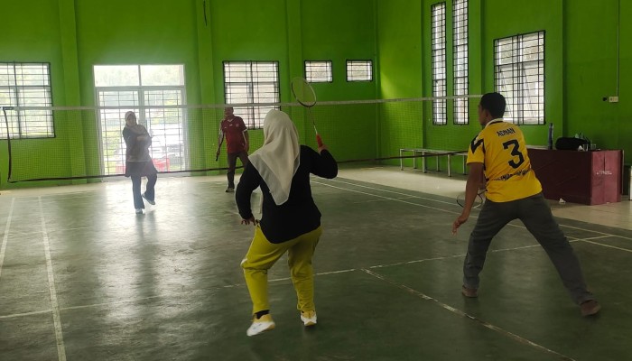 Mantapkan Persiapan Atlit Pada HUT PGRI Ke-81 di Kecamatan Kuala Kampar, Pengurus PGRI Bandar Petalangan Gelar Latihan untuk Semua Atlit